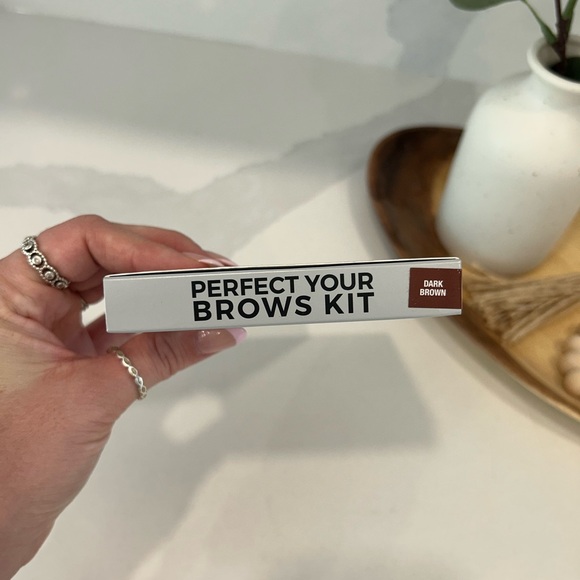 Anastasia Beverly Hills Perfect Your Brows Kit (Brow Wiz + Mini Dipbrow Gel) - Picture 2 of 3